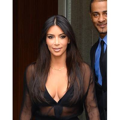 Polizist checkt Kim Kardashians Po ab