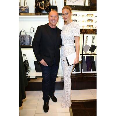 Bar Rafaeli in weißer Spitze 