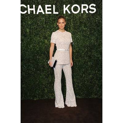 Bar Rafaeli in weißer Spitze 