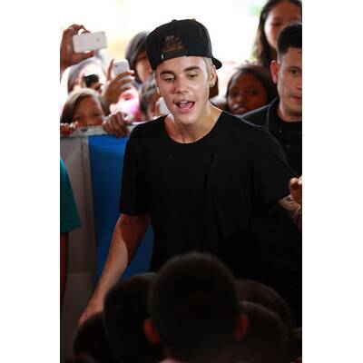 Justin Bieber besucht Orkan-Opfer in Tacloban