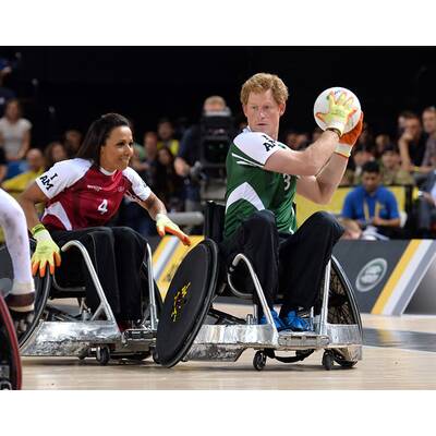 Prinz Harry spielt Rollstuhl-Rugby