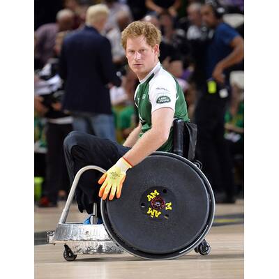 Prinz Harry spielt Rollstuhl-Rugby