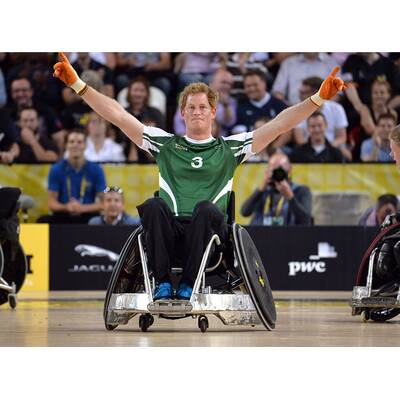 Prinz Harry spielt Rollstuhl-Rugby
