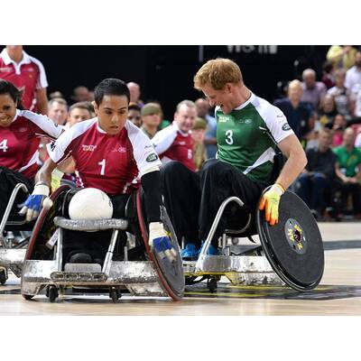 Prinz Harry spielt Rollstuhl-Rugby