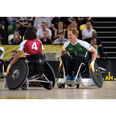 Prinz Harry spielt Rollstuhl-Rugby