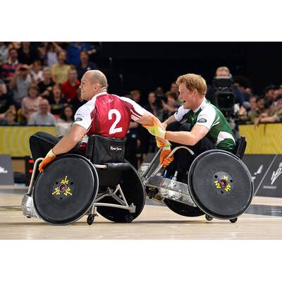 Prinz Harry spielt Rollstuhl-Rugby