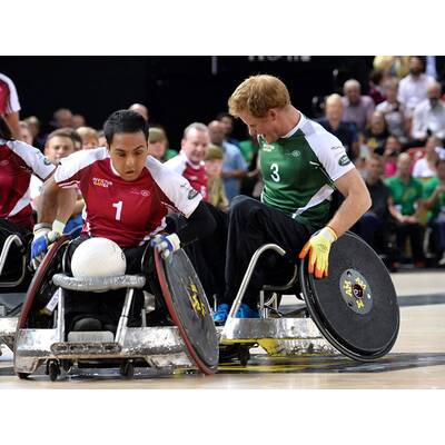Prinz Harry spielt Rollstuhl-Rugby