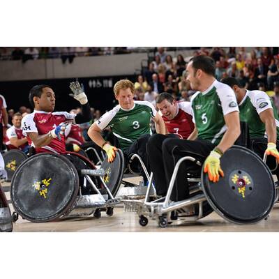 Prinz Harry spielt Rollstuhl-Rugby