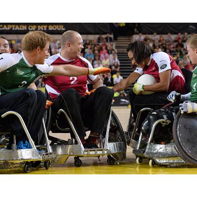 Prinz Harry spielt Rollstuhl-Rugby