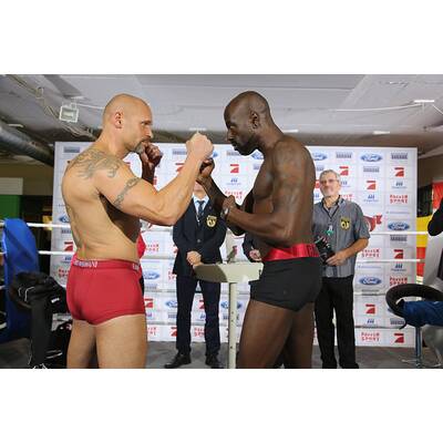 Melanie Müller & Co. beim Wiegen für's Promiboxen