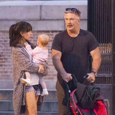 Alec & Hilaria Baldwin: Unterwegs mit Baby