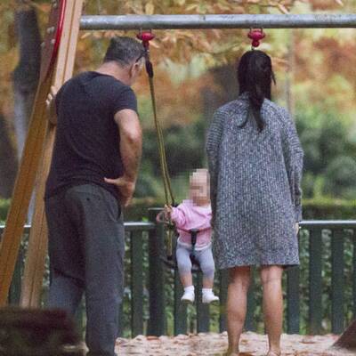 Alec & Hilaria Baldwin: Unterwegs mit Baby