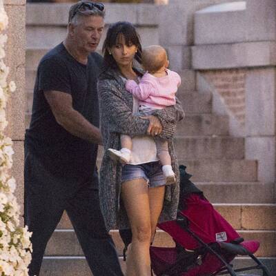 Alec & Hilaria Baldwin: Unterwegs mit Baby