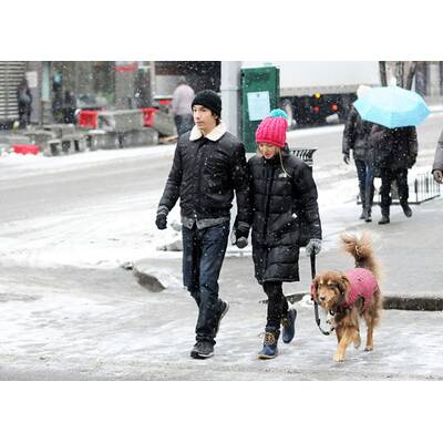 Amanda Seyfried & Justin Long spazieren im Schnee