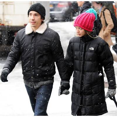 Amanda Seyfried & Justin Long spazieren im Schnee