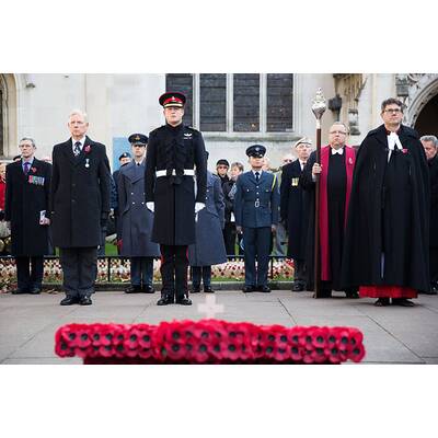 Prinz Harry ehrt gefallene Soldaten