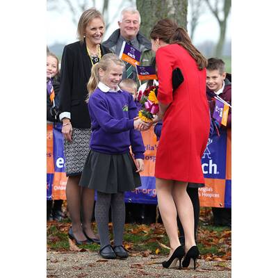Herzogin Kate verzaubert in Rot