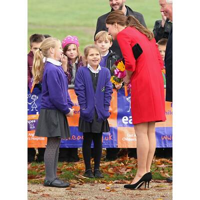 Herzogin Kate verzaubert in Rot