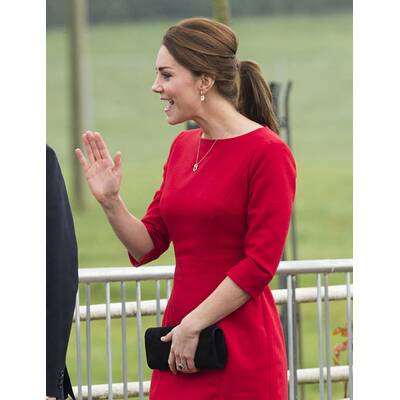 Herzogin Kate verzaubert in Rot