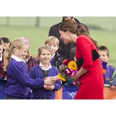 Herzogin Kate verzaubert in Rot