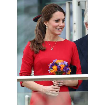 Herzogin Kate verzaubert in Rot