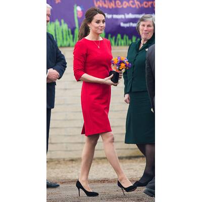 Herzogin Kate verzaubert in Rot