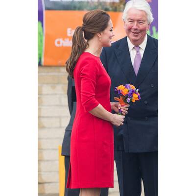 Herzogin Kate verzaubert in Rot