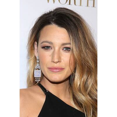 Blake Lively paradiert ihre Babykugel