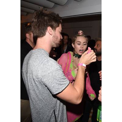 Miley Cyrus & Patrick Schwarzenegger machen zusammen Party