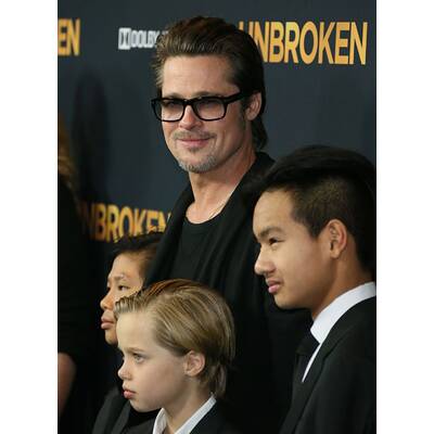 Brad Pitt, Maddox, Pax und Shiloh springen für Angelina Jolie ein
