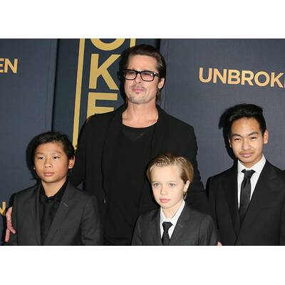 Brad Pitt, Maddox, Pax und Shiloh springen für Angelina Jolie ein
