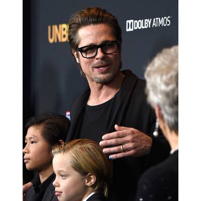 Brad Pitt, Maddox, Pax und Shiloh springen für Angelina Jolie ein