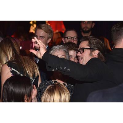 Brad Pitt, Maddox, Pax und Shiloh springen für Angelina Jolie ein