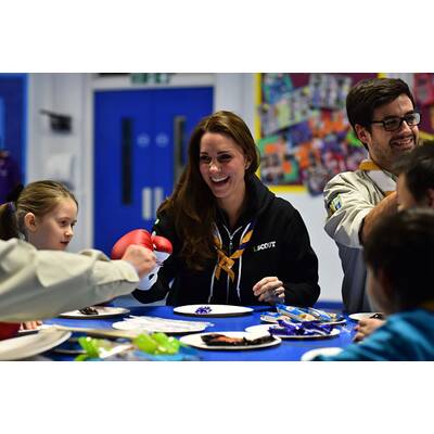 Herzogin Kate zu Besuch bei den kleinen Pfadfindern