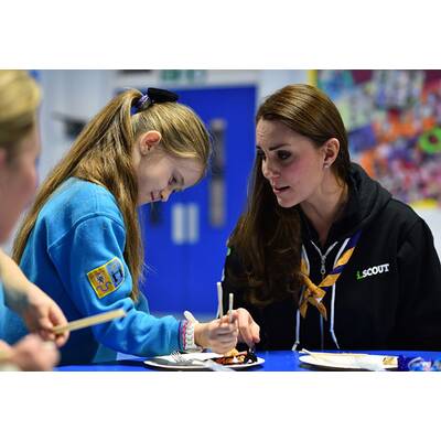 Herzogin Kate zu Besuch bei den kleinen Pfadfindern