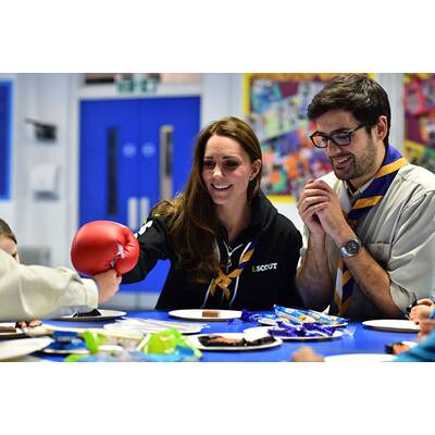 Herzogin Kate zu Besuch bei den kleinen Pfadfindern