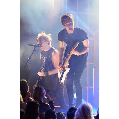 Elizabeth Moss & Jon Hamm