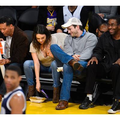 Hollywoodstars Mila Kunis und Ashton in love.