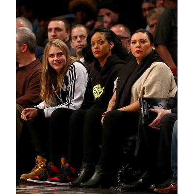 Cara Delevingne auf Kuschelkurs mit den Damen