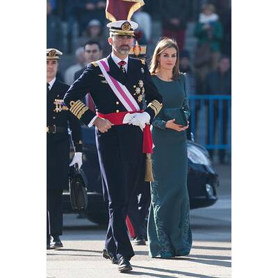 Königin Letizia & Felipe strahlen bei Militärparade