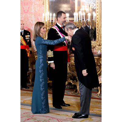 Königin Letizia & Felipe strahlen bei Militärparade