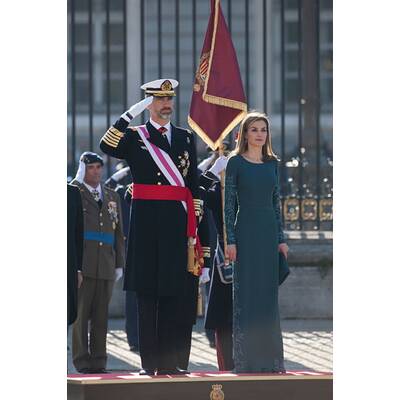 Königin Letizia & Felipe strahlen bei Militärparade