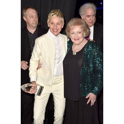 Kalye Cuoco & Kristen Bell