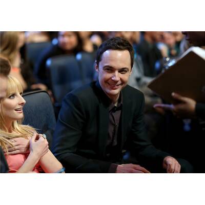 Kalye Cuoco & Kristen Bell