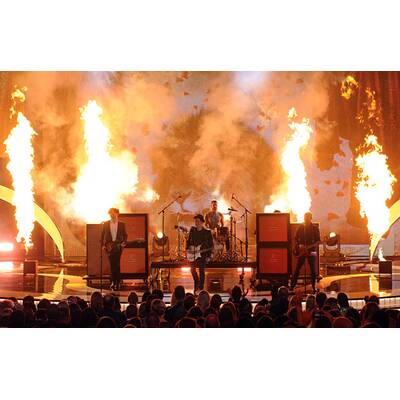 Kalye Cuoco & Kristen Bell