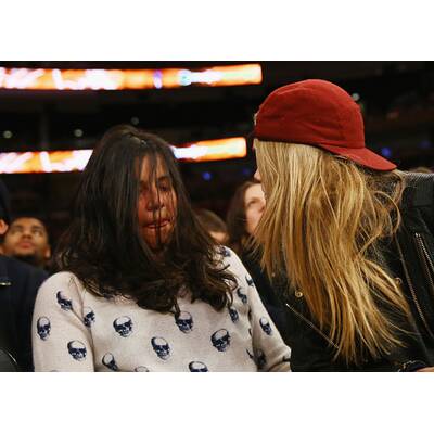 Cara Delevingne auf Kuschelkurs mit den Damen