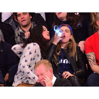 Cara Delevingne auf Kuschelkurs mit den Damen