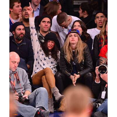 Cara Delevingne auf Kuschelkurs mit den Damen