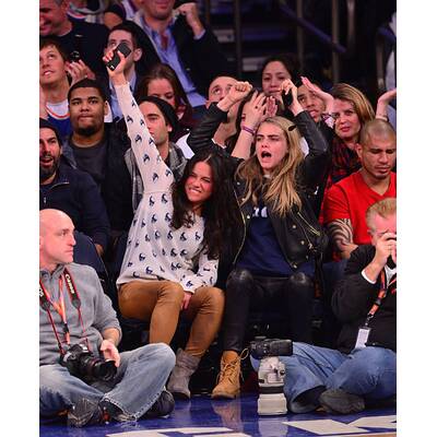 Cara Delevingne auf Kuschelkurs mit den Damen