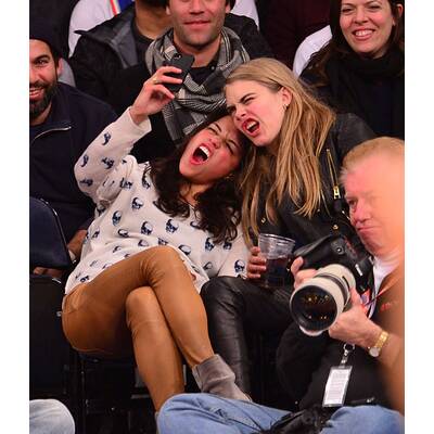 Cara Delevingne auf Kuschelkurs mit den Damen